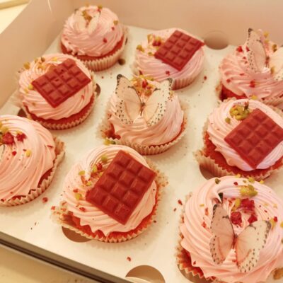red velvet Baiser Cupcakes